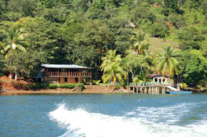 Finca Florida has a lodge and dock on the southern side of the Rio Sierpe nt far from the ocean. 